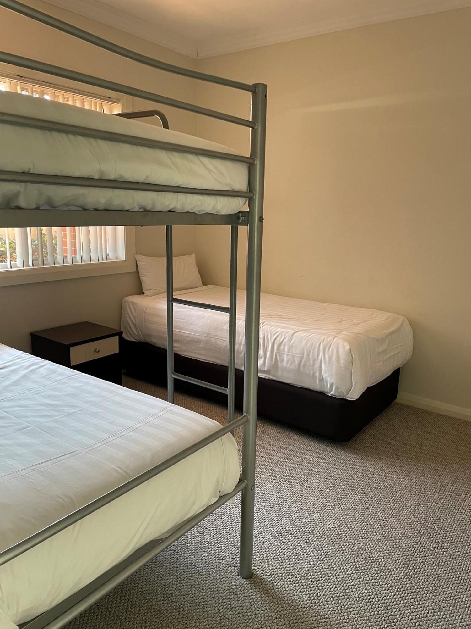 The Charles Hotell Wagga Wagga Eksteriør bilde