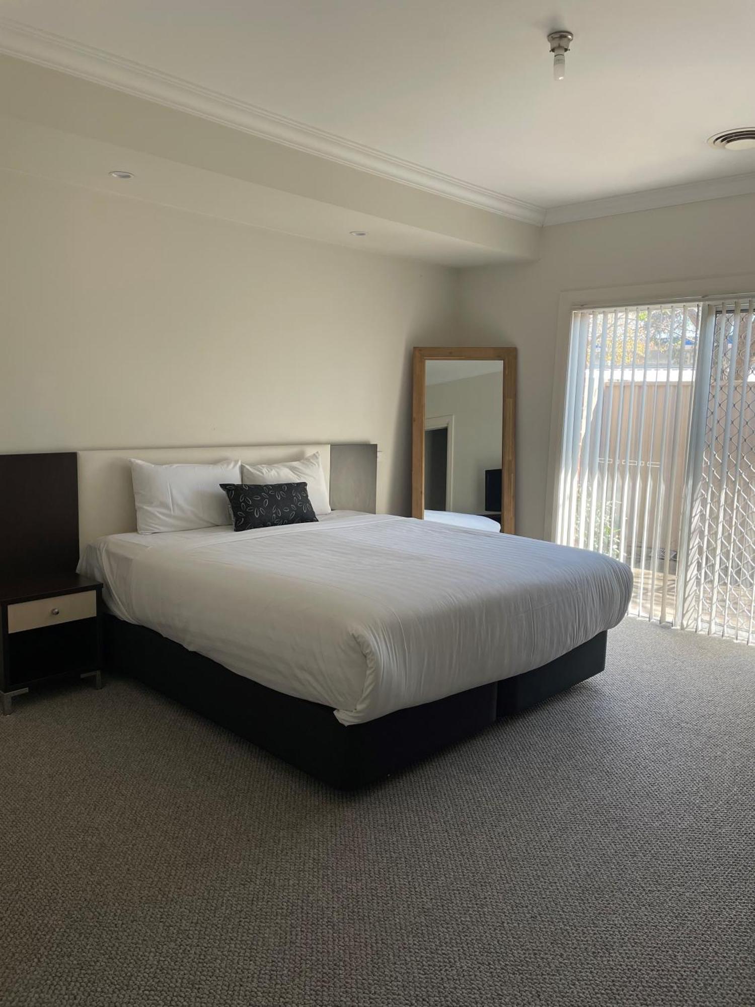 The Charles Hotell Wagga Wagga Eksteriør bilde